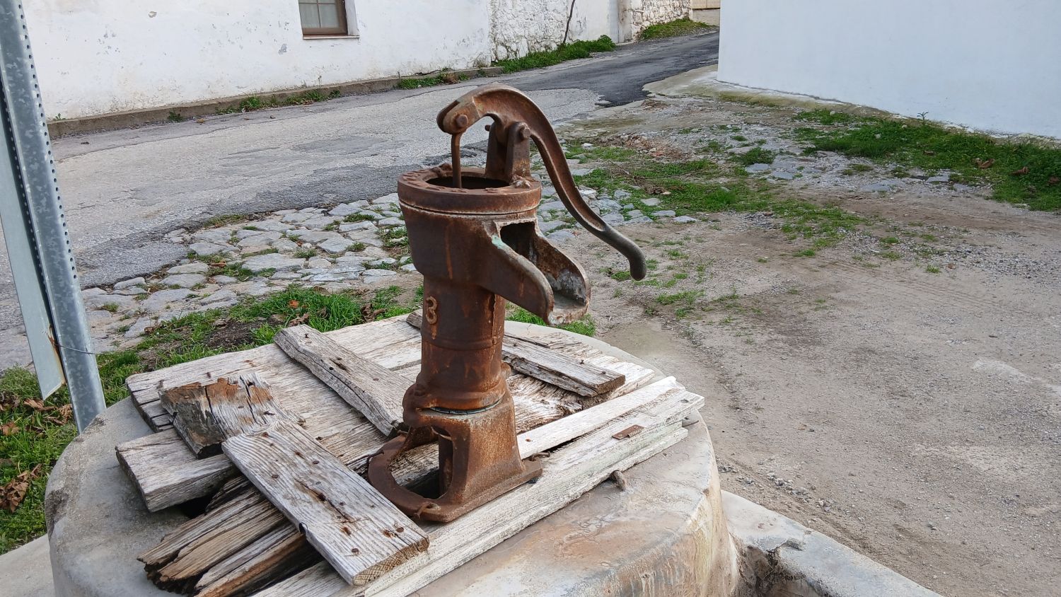 Eski köy çeşmesi